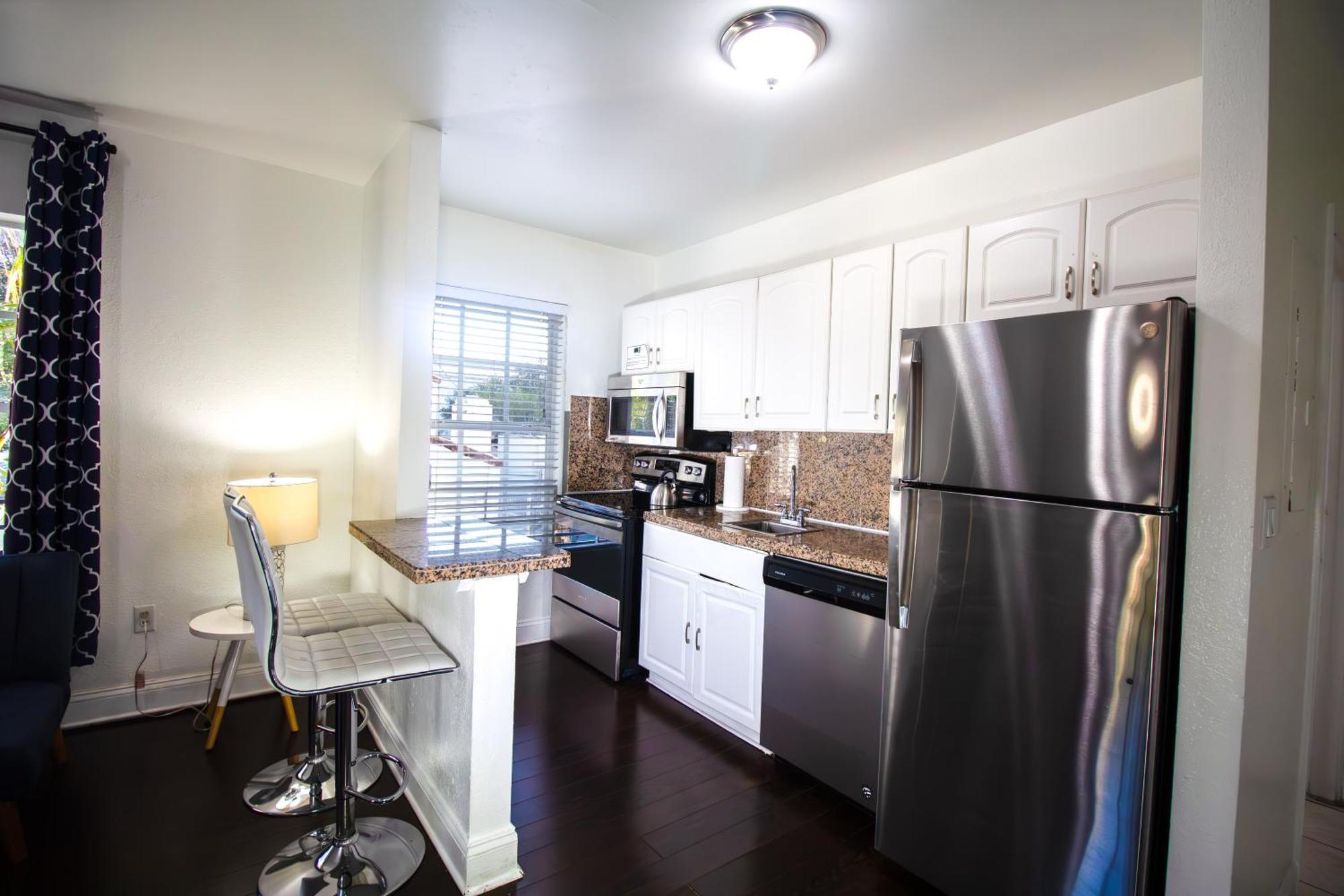 Hispaniola Apartments Part Of The Oasis Casita Collection 마이애미 비치 외부 사진